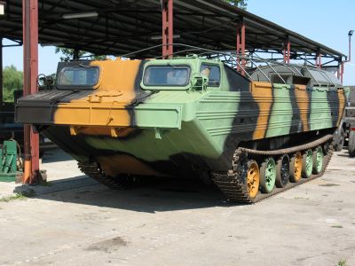 PŁYWAJĄCY TRANSPORTER GĄSIENICOWY PTS-M. NAJWIĘKSZA AMFIBIA W WOJSKU POLSKIM
