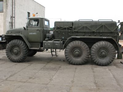 URAL 375 D APA-4 na kołach 1600x20
