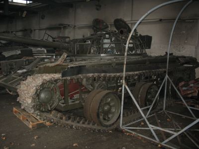 CZOŁG T-72. KONSTRUKCJA BEZ PANCERZA - SŁUŻYŁ DO NAUKI I POZNAWANIA BUDOWY.

